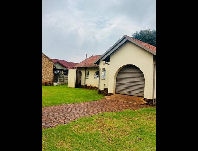 3 BEDROOM HOUSE FOR SALE IN DAWN PARK